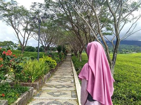 Yuk, tengok tingkah kocak mereka! Foto Muslimah Dari Belakang | Jilbab Gallery