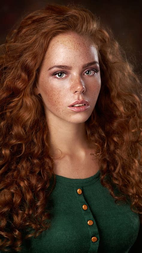 P Free Download Red Hair Bonito Beauty Curly Face Girl Green Dress Green Eyes