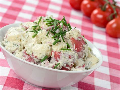 Made with sour cream, bacon, cheddar cheese, and green onions, this comforting dish is just like a loaded potato in soup form. Potato Salad Recipe With Sour Cream And Mayo / Potato ...