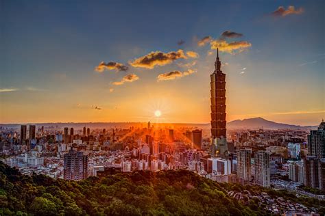 Sunset At Taipei 101 薄暮屯雲帶夕黃 The Sunset Scene Is Always A Flickr