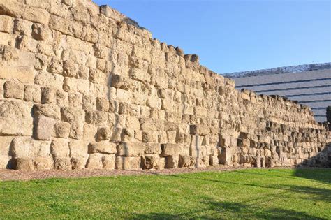The servian wall (in latin: Servian Wall - Livius