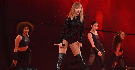 Taylor Swift Dances Through The Rain In New Jersey