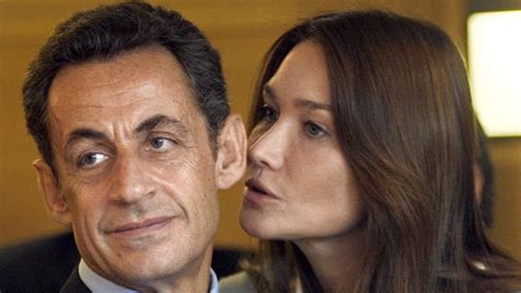 Nicolas Sarkozy Saffiche En Peignoir Pour Son Anniversaire Carla Bruni Lui Fait Une Tendre