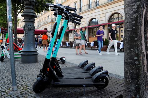 Tier Introduces E Scooters With Swappable Batteries