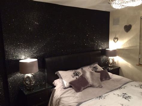 Best if used over silver wall paint instead of spray!! 23 DIY Glitter Accent Wall | Glitter wallpaper bedroom, Glitter accent wall, Glitter room