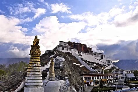 Mengunjungi Kota Wisata Lhasa Di Tibet Kuil Jokhang Yang Dianggap