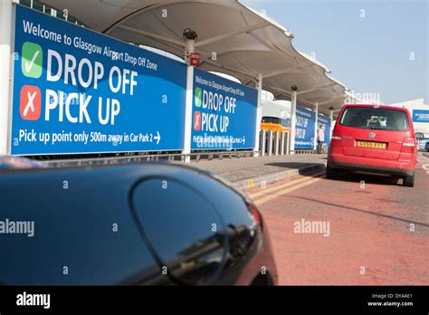 Glasgow International Airport Drop Off Zone Stock Photo Alamy