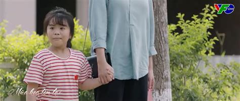 Ở khu nhà trọ, nhi được chứng kiến tình yêu bao la của bà vân với con gái, thấy được tình yêu chân thành nhưng ngờ nghệch của long. 'Mùa hoa tìm lại' trailer tập 22: Lệ gặp lại đứa con cô ...