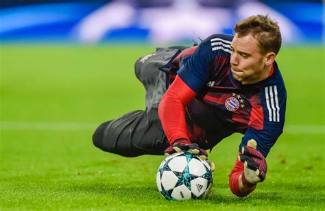 Football : le gardien du Bayern, Manuel Neuer, finalement absent jusqu ...