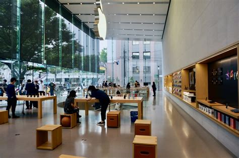 It is a contemporary shopping mall providing a. Apple Storeがメッチャ凄くソーシャルディスタンスしてる | flick!