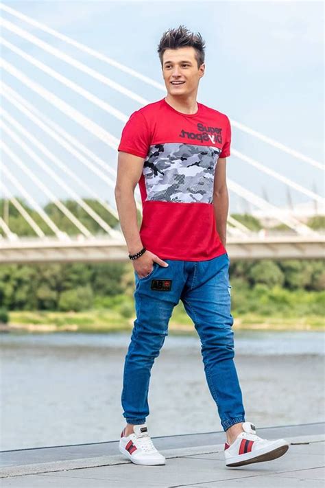 But regarding any knit polo shirts, what's the rule determining if it should be worn out or tucked in? #ozonee #ozoneepl #modamęska #ootd #casual #stylizacja #look #outfit #me #ja #man #mensfashion # ...