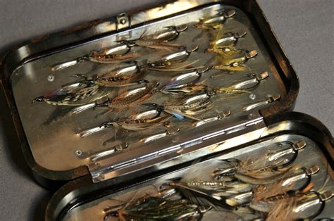 Diese website verwendet cookies, damit wir dir die bestmögliche benutzererfahrung bieten können. Hardy's Oxblood Neroda Fly Box W/Large Flies - Lava Creek ...