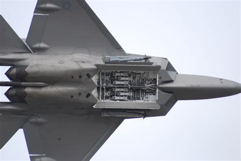 Start End With What Makes The F 22 Raptor Dangerous