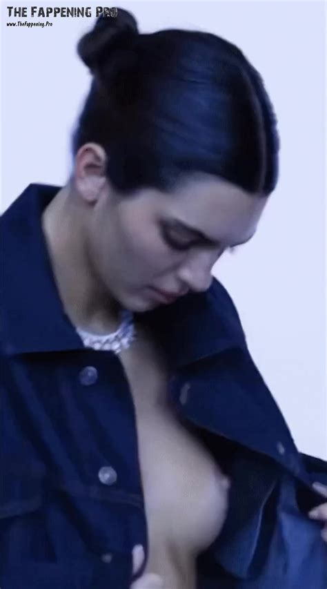 Kendall Jenner Exposed Tits Bts 6 Photos The Fappening
