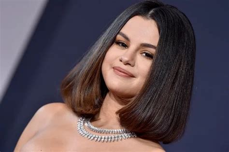 Curtain haircut side bangs hairstyle pria. Look at her now! Selena Gomez shook up her hairstyle with ...