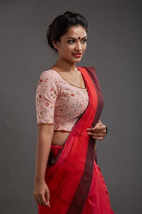 Chuvappu Puliyilakara Saree Saree Models Indian Women Beautiful Saree