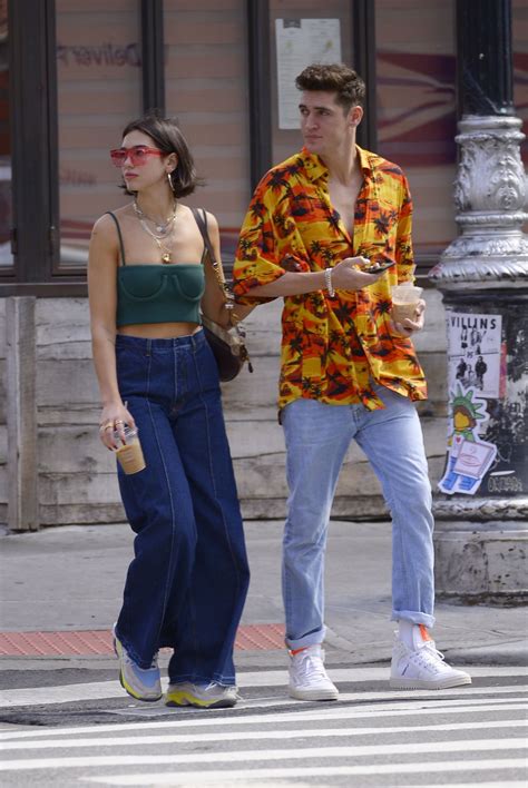Full boyfriends list , ex and current. Dua Lipa and boyfriend Isaac Carew hold hands on the streets of SOHO in New York - Celebzz - Celebzz
