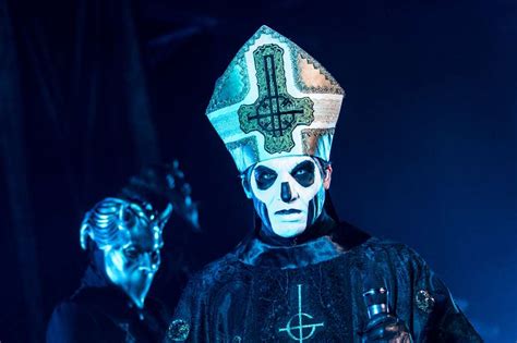 el papa emeritus iv será el nuevo personaje del líder de ghost