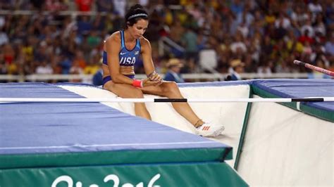 2002 abertas que dependem de um feedback externo À sombra de Isinbayeva, grega é campeã olímpica no salto ...