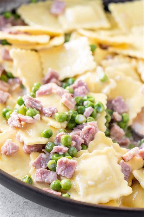 This sauce is very similar to the sauce that i make for. Easy Ravioli with a Creamy Garlic Butter Sauce - Play ...