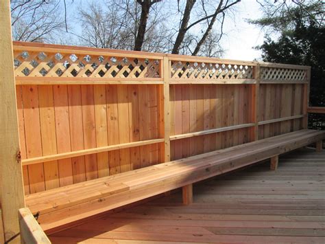cedar-deck-with-partial-privacy-rails-and-standard-rails 