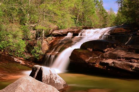 The Absurdly Beautiful Hike In North Carolina That Will Make You Feel