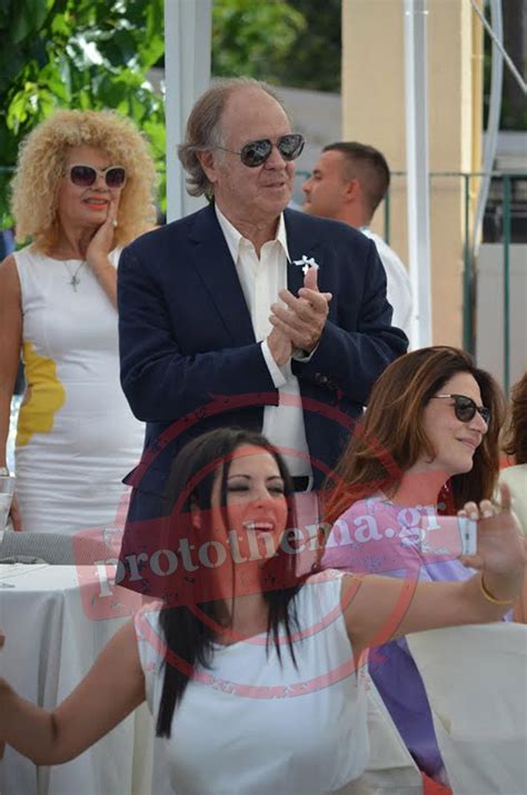 Σκληρή κριτική στους έλληνες πολιτικούς άσκησε η γιάννα αγγελοπούλου δασκαλάκη. Η βάφτιση της εγγονής της Γιάννας (φωτο) - Flashnews.gr