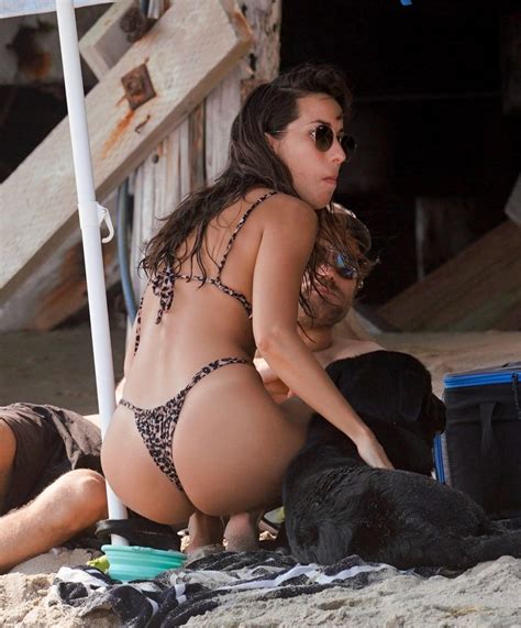 Ines De Ramon Shows Off Her Sexy Beach Body Photos The Sex Scene