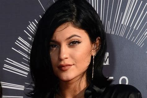 Kylie Jenner Taking Vocal Lessons Planning Singing Career Upi Com