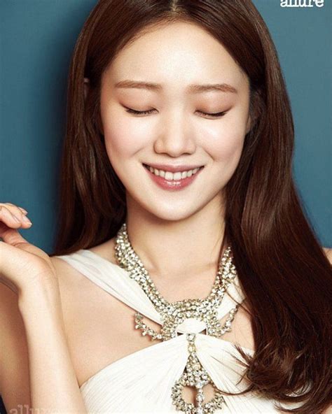 Lee sung kyung shows off her sophistication and charisma for marie claire in a recent photoshoot with marie claire, lee sung kyung exhibits a high level of professionalism with her soft gaze and relaxed poses, exemplifying her past experience as a model. Lee Sung-kyung Image #120443 - Asiachan KPOP Image Board