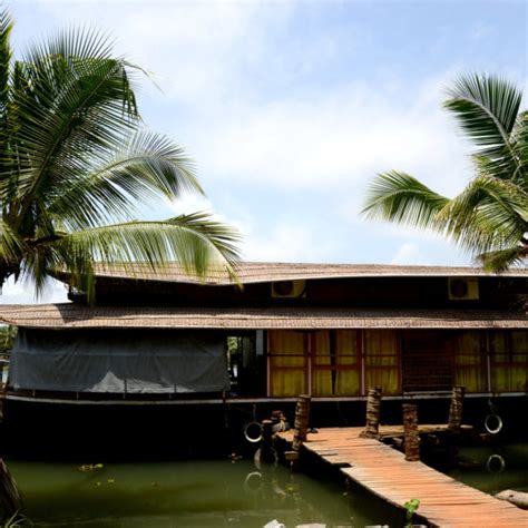 Nileshwar Valiyaparamba Houseboat Kavvayi Backwaters North Kerala