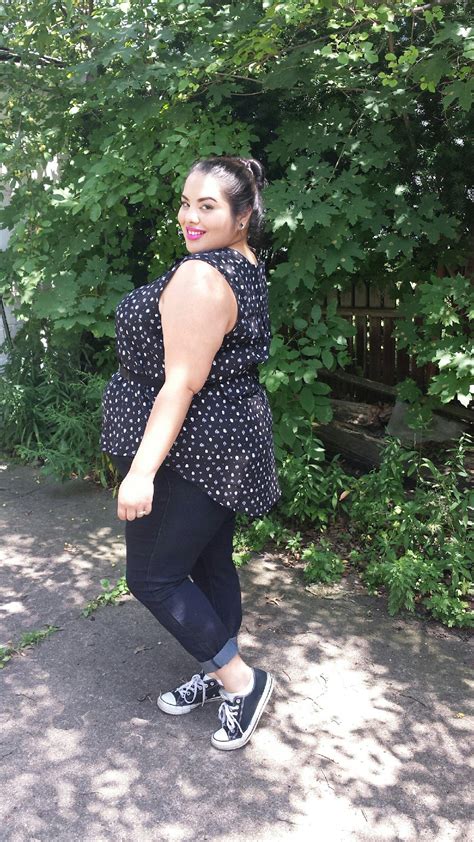 48 Plus Size Women Rocking Their Visible Belly Outlines In Flawless Fashion — Photos