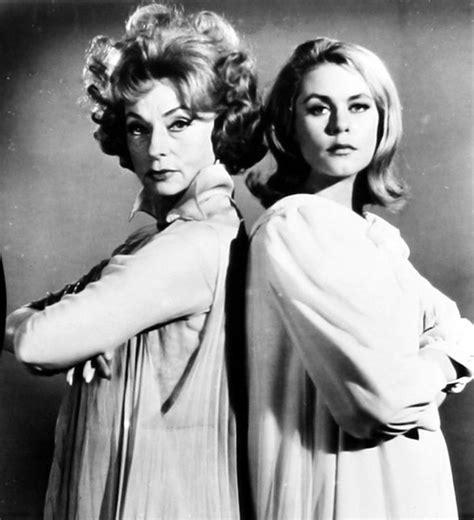 Agnes Moorehead And Elizabeth Montgomery Bewitched Hechizada