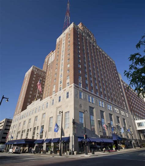 Hilton Hotel Downtown Milwaukee - I-43, Exit 72A & 72E, WI - See Discounts
