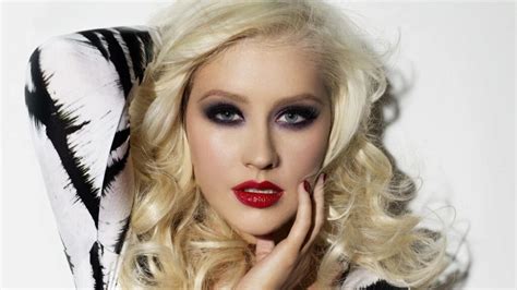 Christina Aguilera Measurements Height Weight Age Feet Size And Net Worth Ubergossip