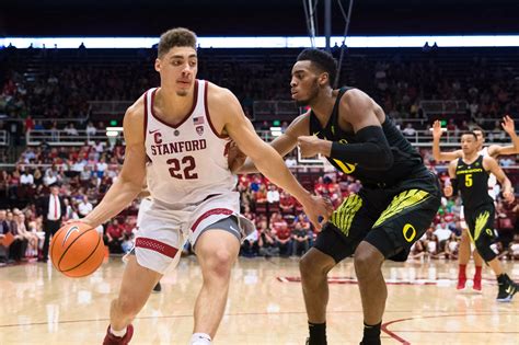 Stanford graduate transfer Travis selects Kentucky over Villanova