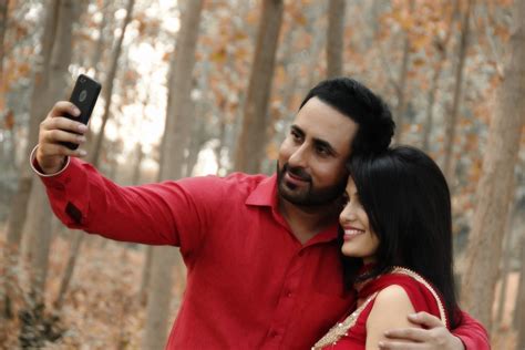 couple taking selfie pixahive