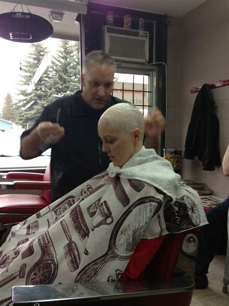 Pin By Luciana Sur On Luciana Woman Shaving Bald Head Women Short