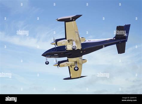 Cessna 340a Twin Landing At Boundary Bay Bc Canada Stock Photo Alamy