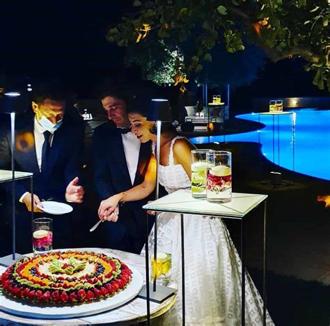 In realtà, non è mai arrivato l'annuncio ufficiale da parte dell'uno o dell'altro, perché da sempre sono stati molto. Lino Guanciale e Antonella, festa in grande stile a poco ...