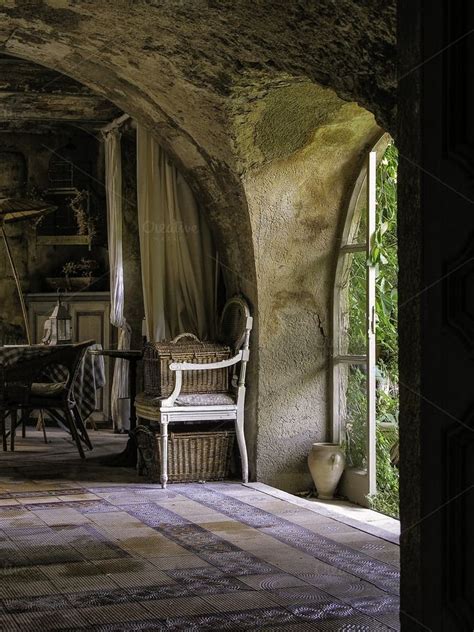 White, gray, lavender, antique rose: The beauty of the Luberon | Provence interior, French house, Provence