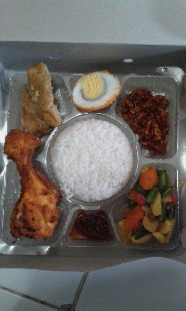 Nah, berikut ini deretan makanan halal kekinian yang rasanya lezat dan patut dicoba, sebagaimana telah mnc portal rangkum. Nasi Kotak Snack Box Kekinian / O8I9_II44_2625 (WA) dus ...