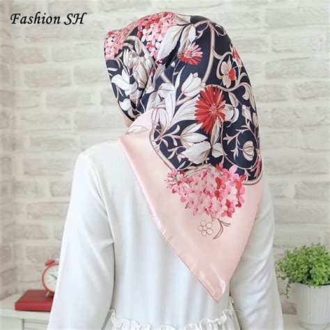 Printed Scarf Bawal Tudung Silk Shawl Classic Vintage Floral Style Satin Hijab 90x90cm M90144