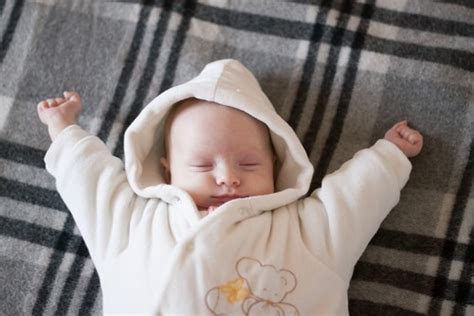 Baby Waking Up Too Early Causes And Remedies Littleonemag