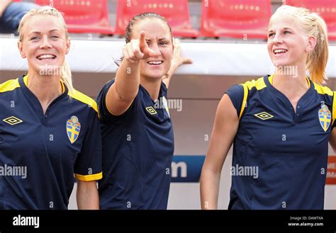 Josefine Oqvist L R Sofia Lundgren And Sofia Jakobsson Of Sweden Are Seen Prior To The Group