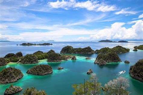 Tempat Wisata Di Papua Yang Terkenal Pemandangan Alamnya Eksotis