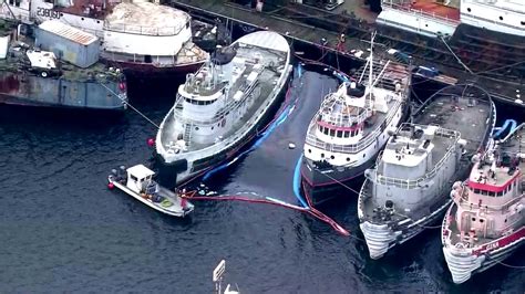 Tug Boat Sinks In Lake Washington Youtube