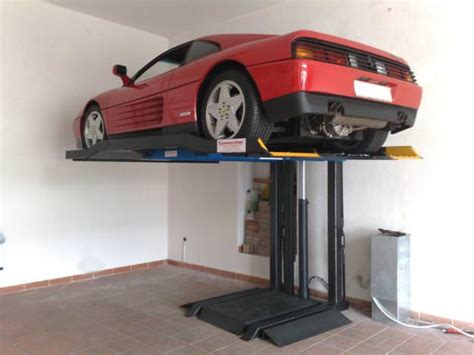 Le porte per garage e box auto della linea armonia salgono in verticale e scorrono parallele al soffitto, senza rubare spazio aggiuntivo sia internamente, che esternamente. Sollevatore auto per box