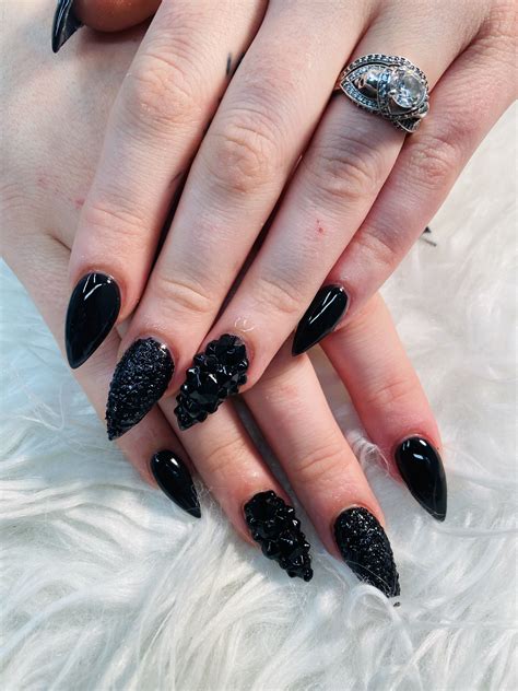 Pin By Jensen Leonhardt On Spooky Goth Nails Goth Nails Nails Beauty
