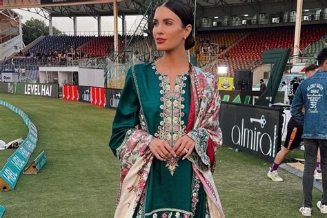 Psl Presenter Erin Holland Wins Hearts With Her Desi Glam Lens